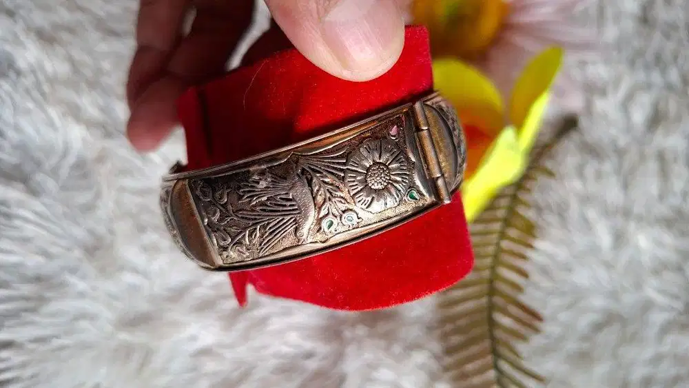 Vintage Art Nouveau Style Enamel Gilded Hinged Clamper Bangle Bracelet