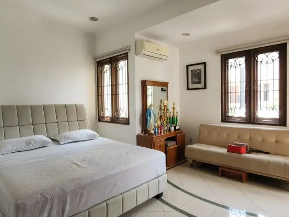 Rumah Full Furnished SHM Lebar 10 Cluster Sapphire PHG (Pondok Hijau Golf)