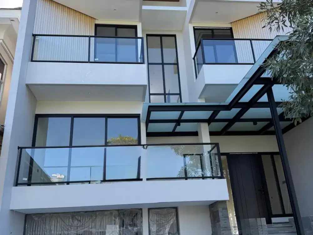 Rumah Pakuwon City Baru Split Level Palm Beach Dkt Grand Island