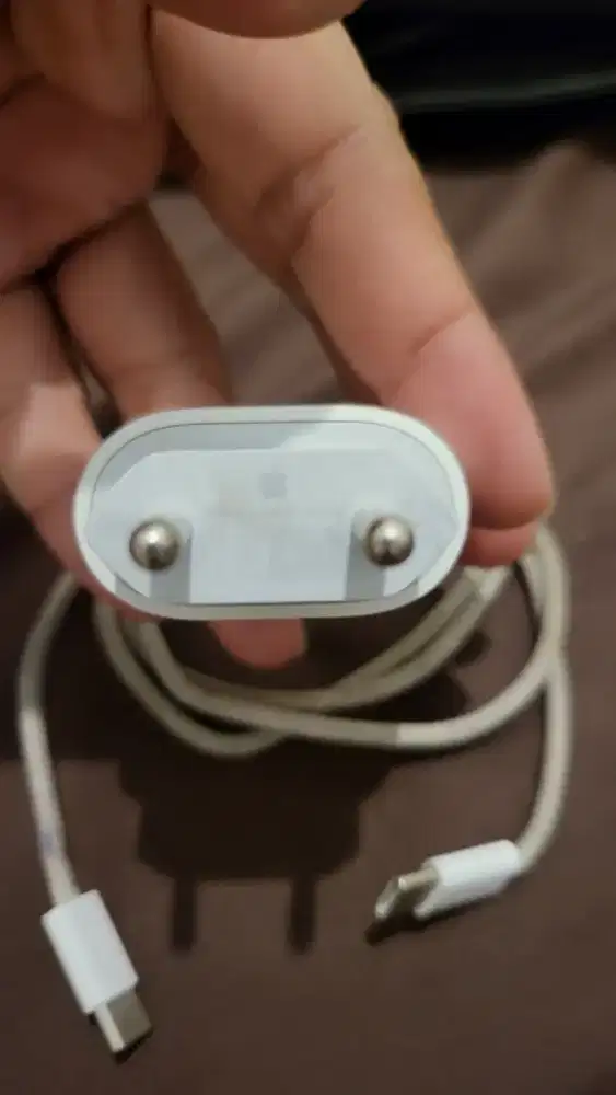 ADAVTOR CHARGER IPHONE