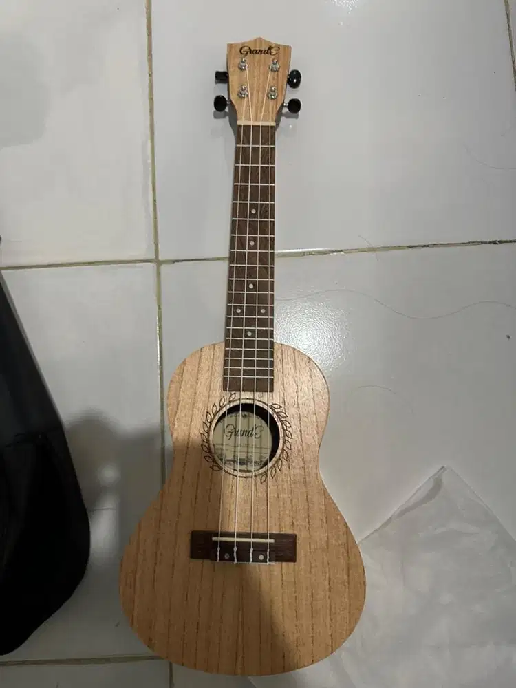 Ukulele grande senar 4