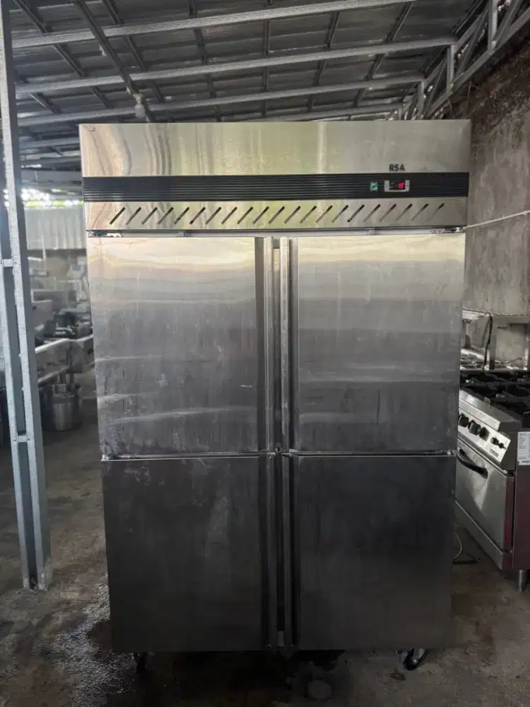 UPRIGHT CHILLER 4 PINTU RSA

Mulus, Mesin ORI
Kapasitas 972 L