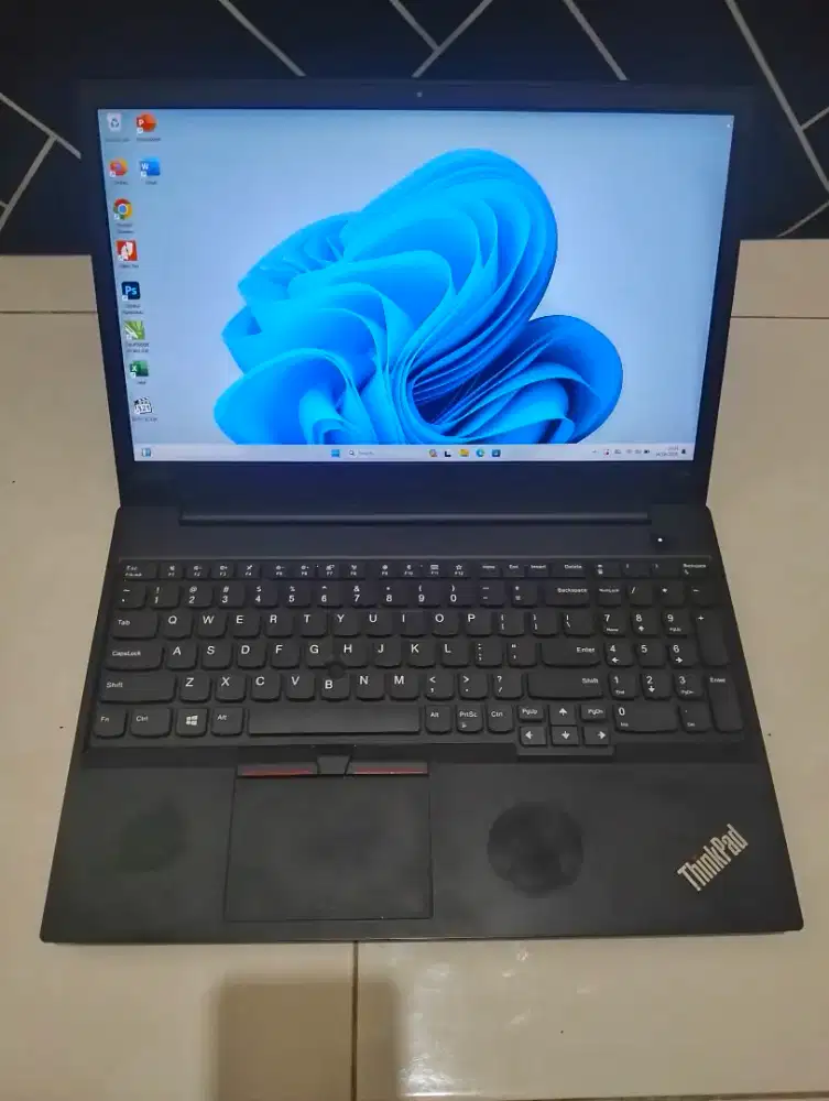Lenovo Thinkpad Ryzen 7 Ram 16gb ssd 1 TB