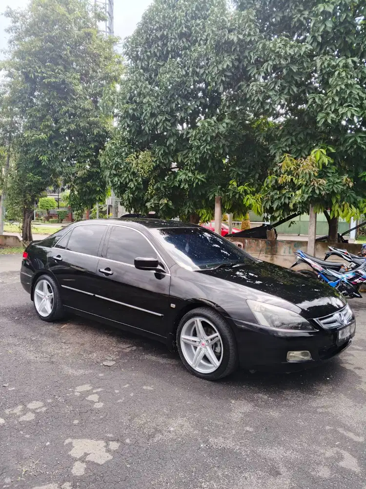 Honda Accord CM5 VTi-L