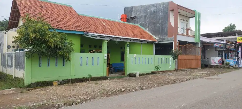 Disewakan rumah jalan raya cocok utk tempat usaha