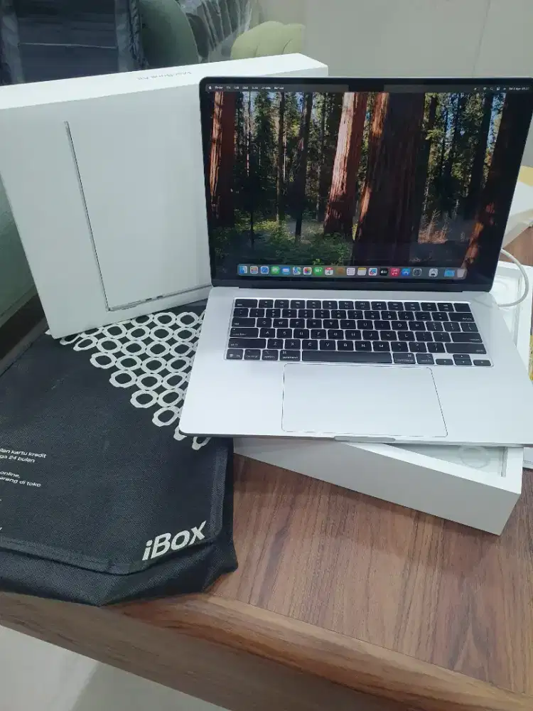 Macbook Air M4 15inc ram16/256gb cc41 grnsi maret 2027 ibox like new