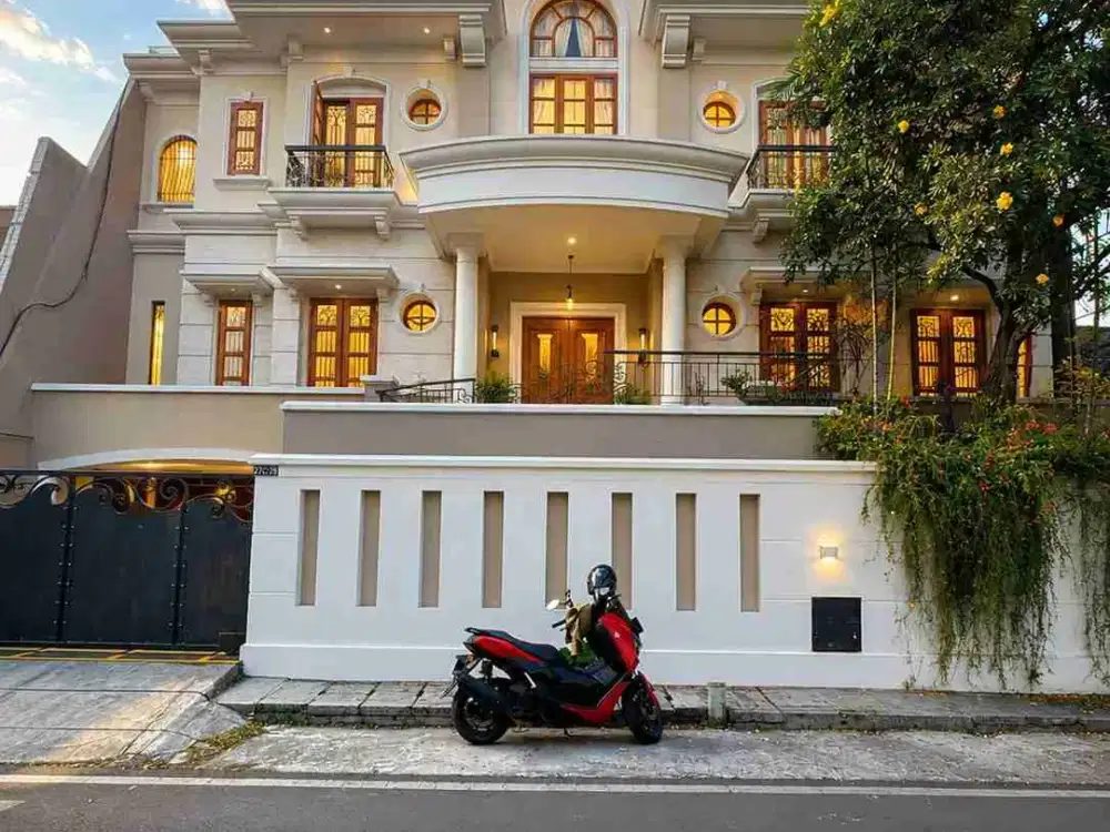 Di Jual Rumah Mewah Desain Eropa clasik siap Huni Di Cempaka Putih Jakarta Pusat