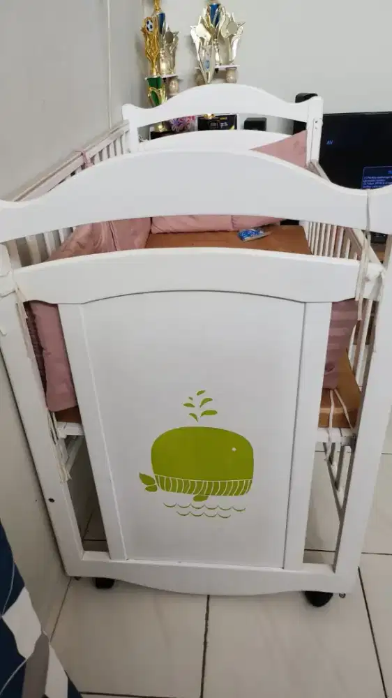 Tempat tidur box bayi