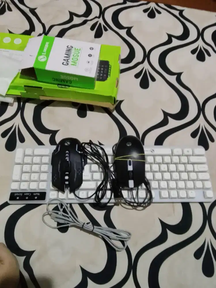 Paket keyboard dan mouse gaming