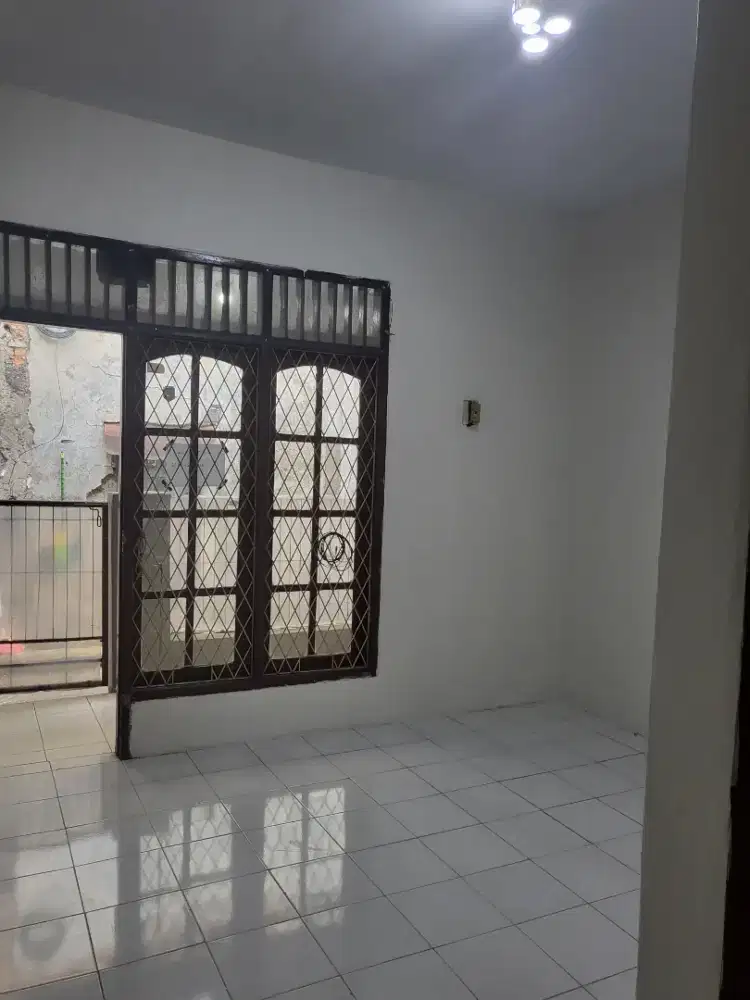 Disewakan rumah pertahun