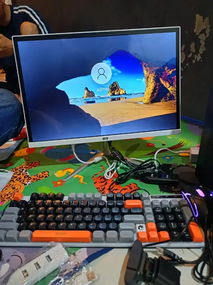 Di jual pc masih baru
