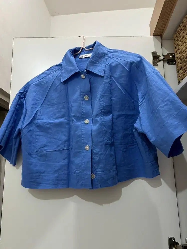 Kemeja crop biru
