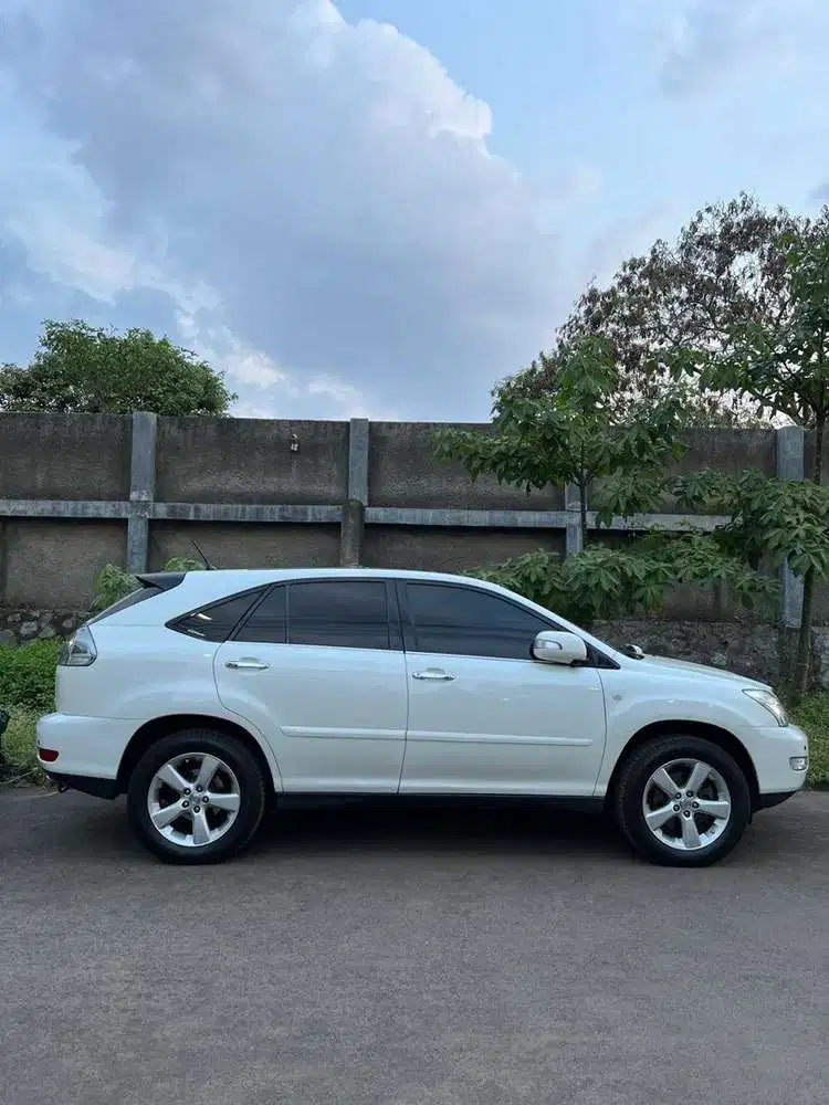 Toyota Harrier White On Beige 2010 77rb km!
