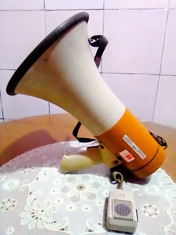 TOA Pengeras Suara Transistor Megaphone Sierra SR-87