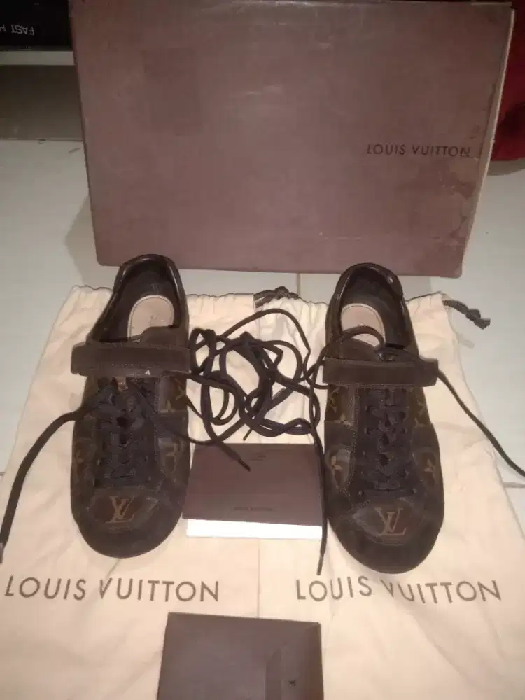 Di Jual sepatu breanded asli 100% merek louis vitton ukuran 40-41