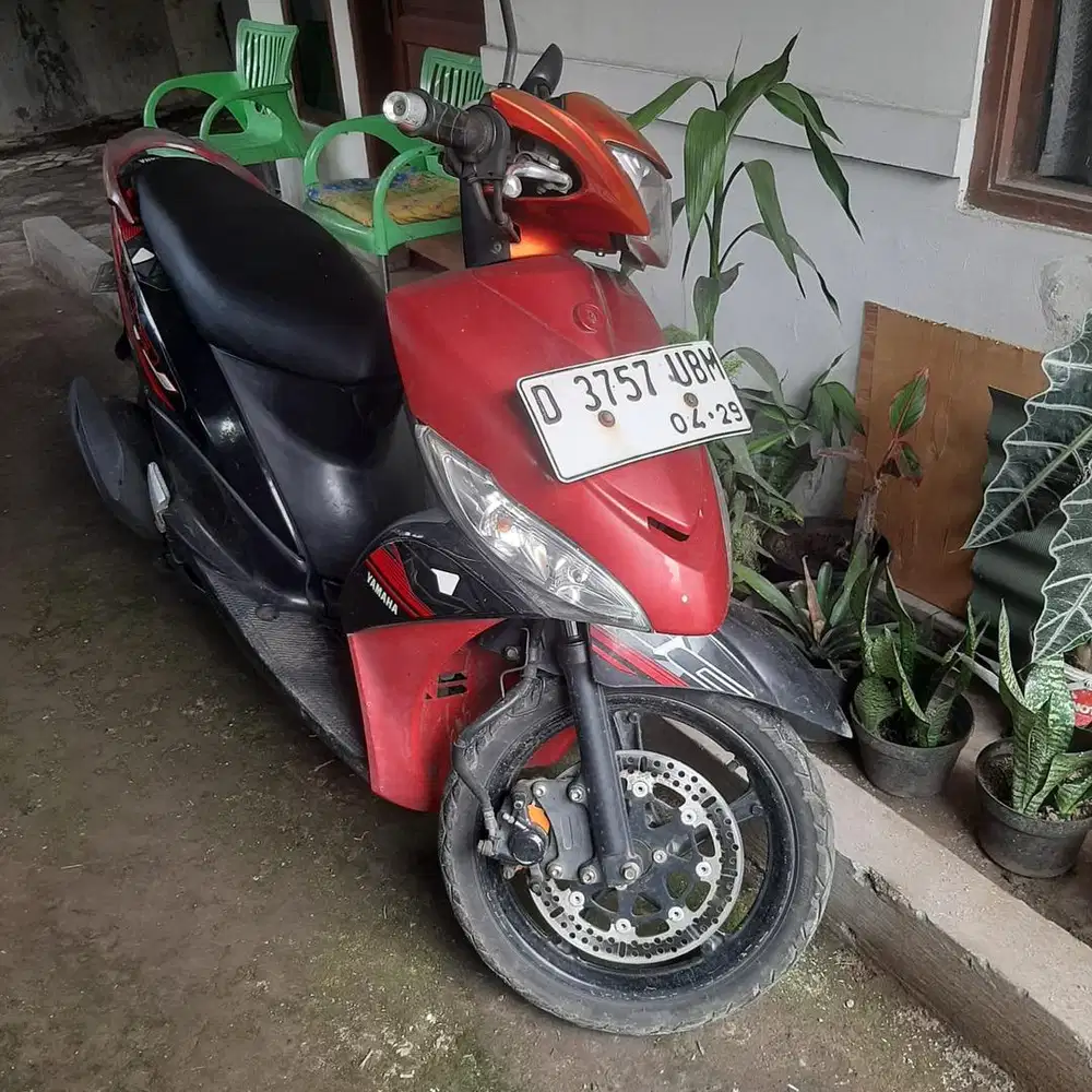 Yamaha Mio J merah