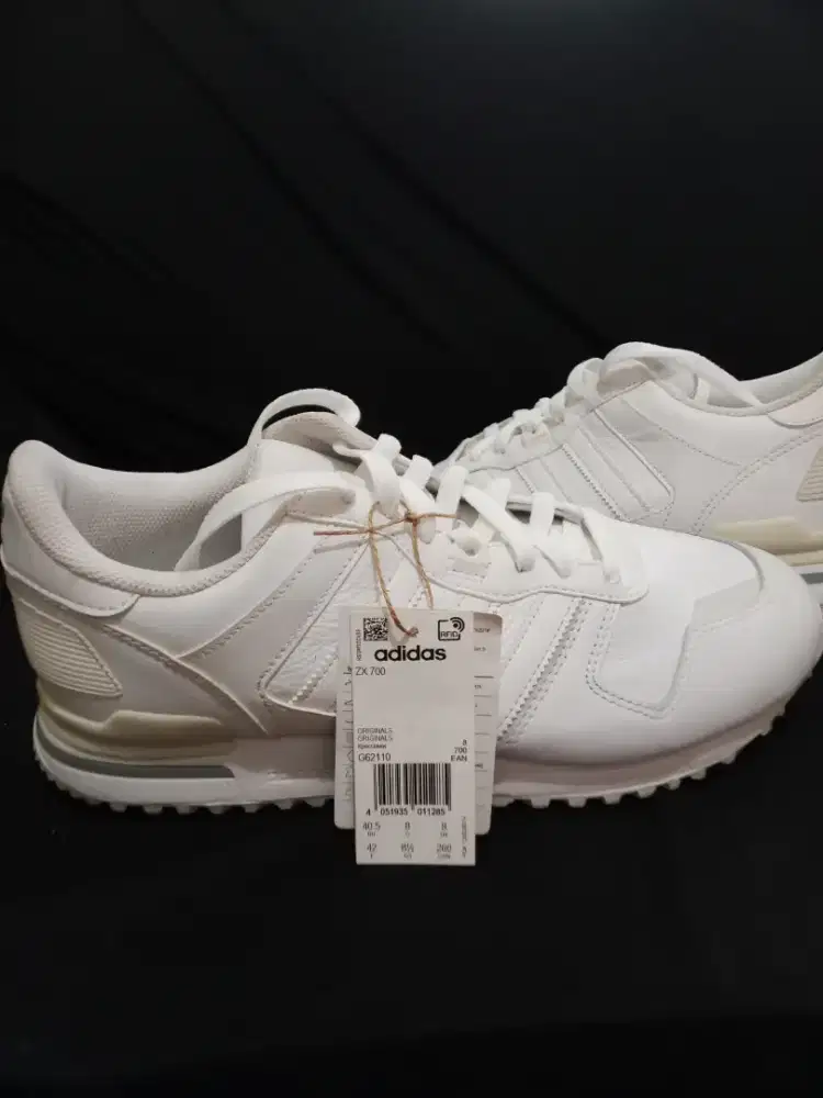 Sepatu Adidas ZX 700 Original