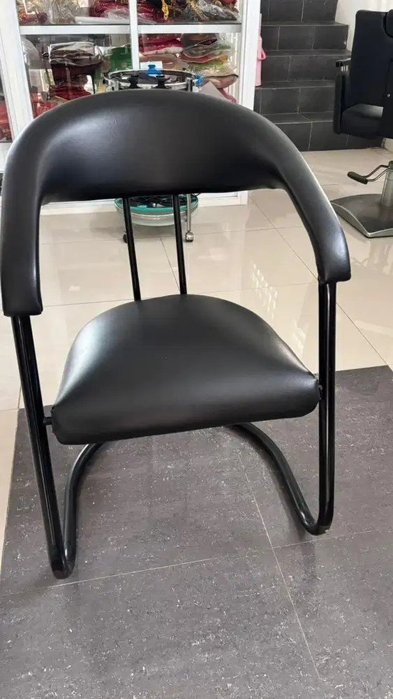 Kursi hitam murah