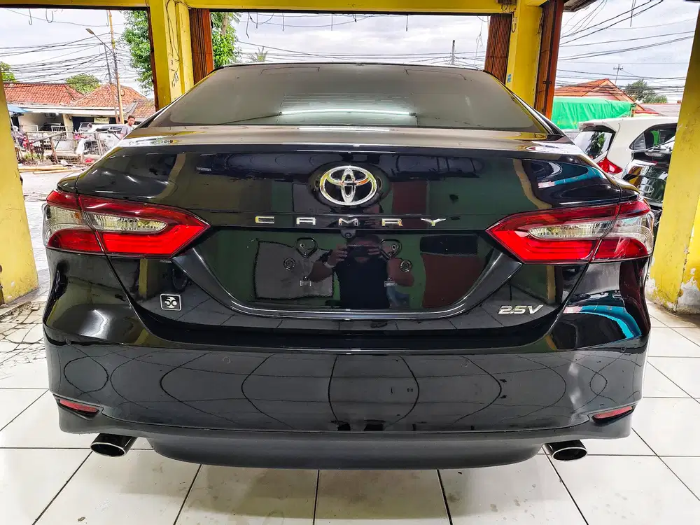 TOYOTA CAMRY 2.5 V SUNROOF AT 2022 MATIC NIK 2021PERFECT CONDS NO VIOS