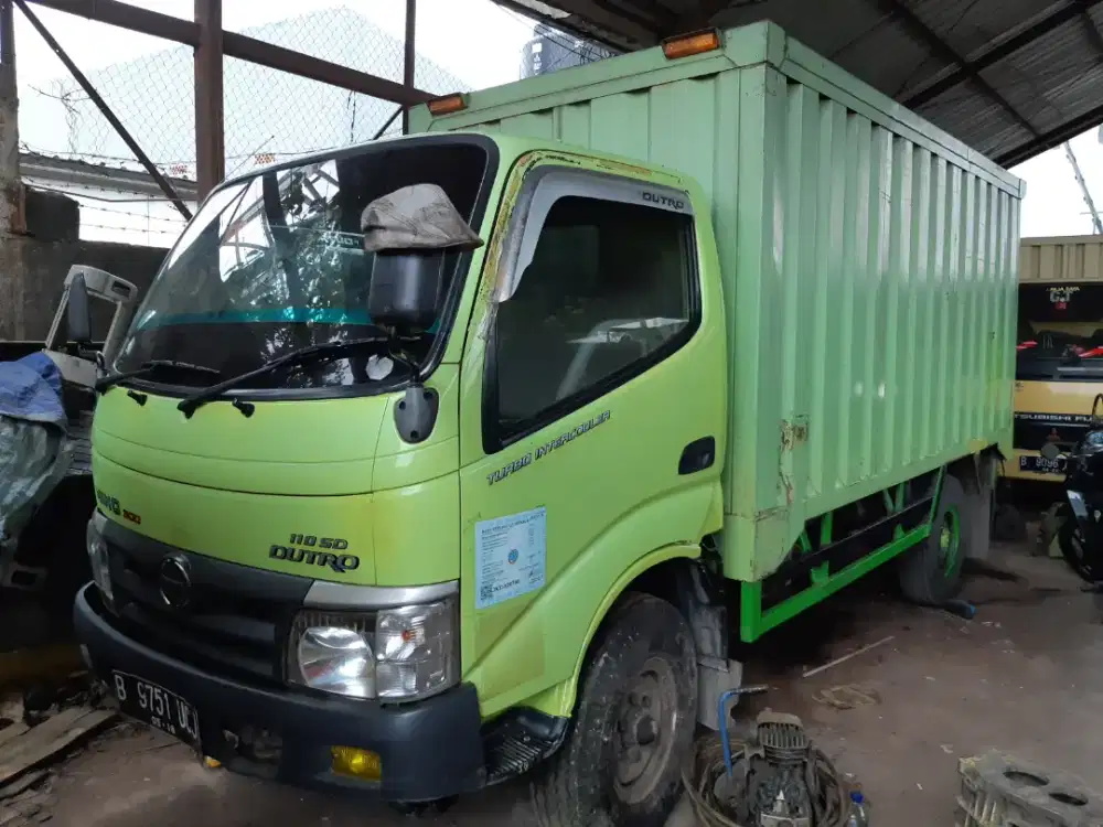 Hino dutro  110 SDL ban 4 engkel long bok besi jumbo Tahun 2010
