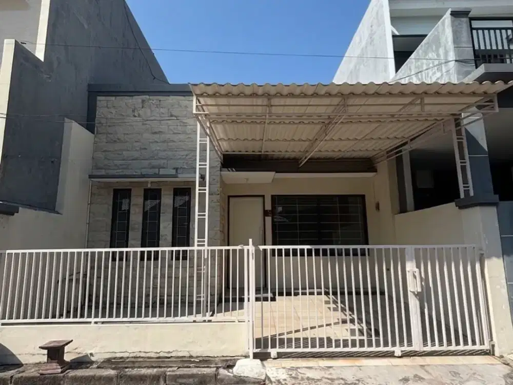 Sewa Rumah Pakuwon City! Semi Furnish! Deket PCM dan Sekolah!
