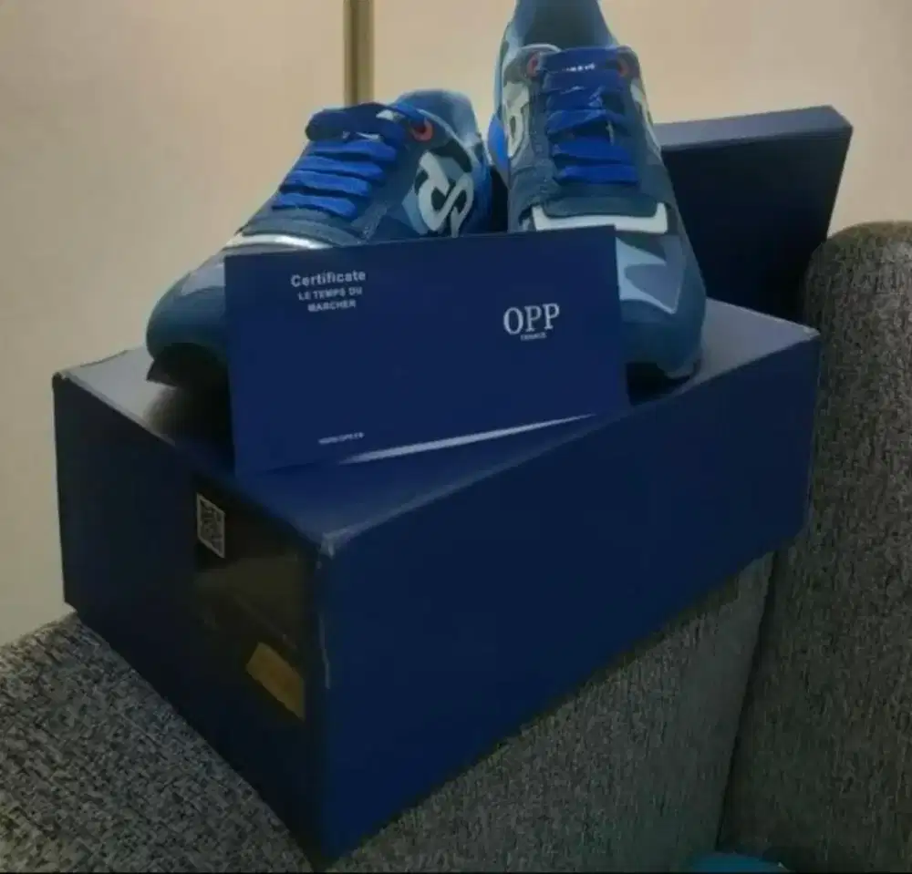 Sepatu OPP France