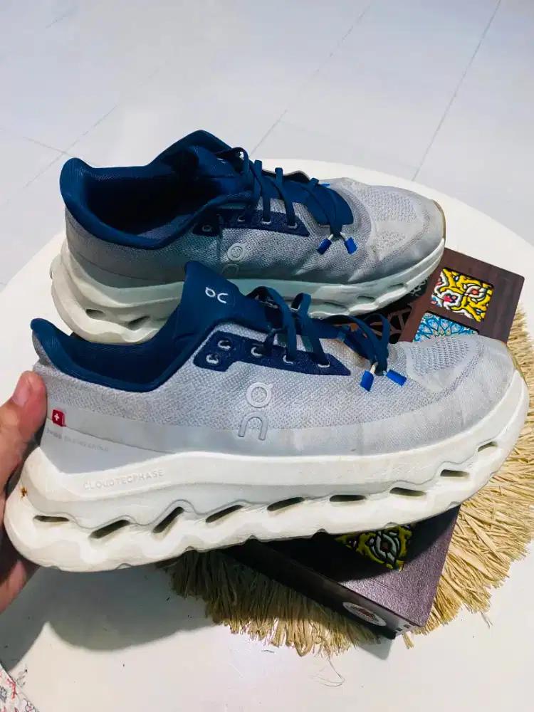 Sepatu Oncloud Size 41
