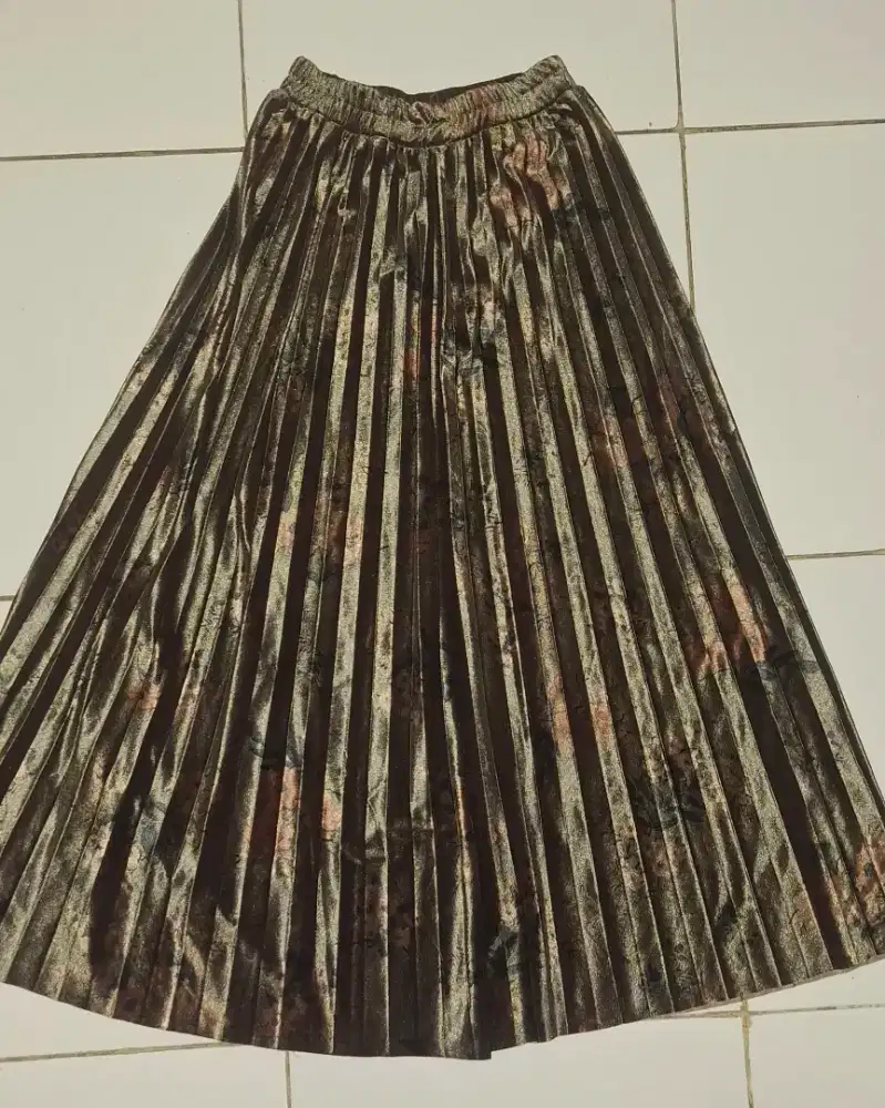 Rok Bludru warna hijau