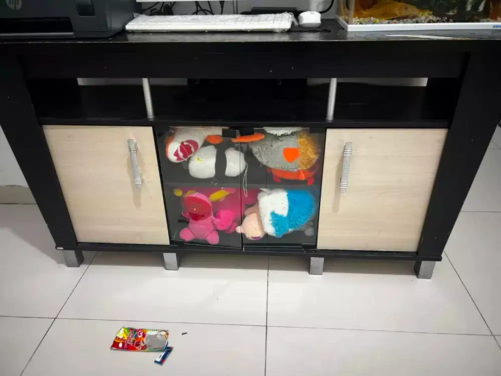 Meja televisi panjang 120 cm
