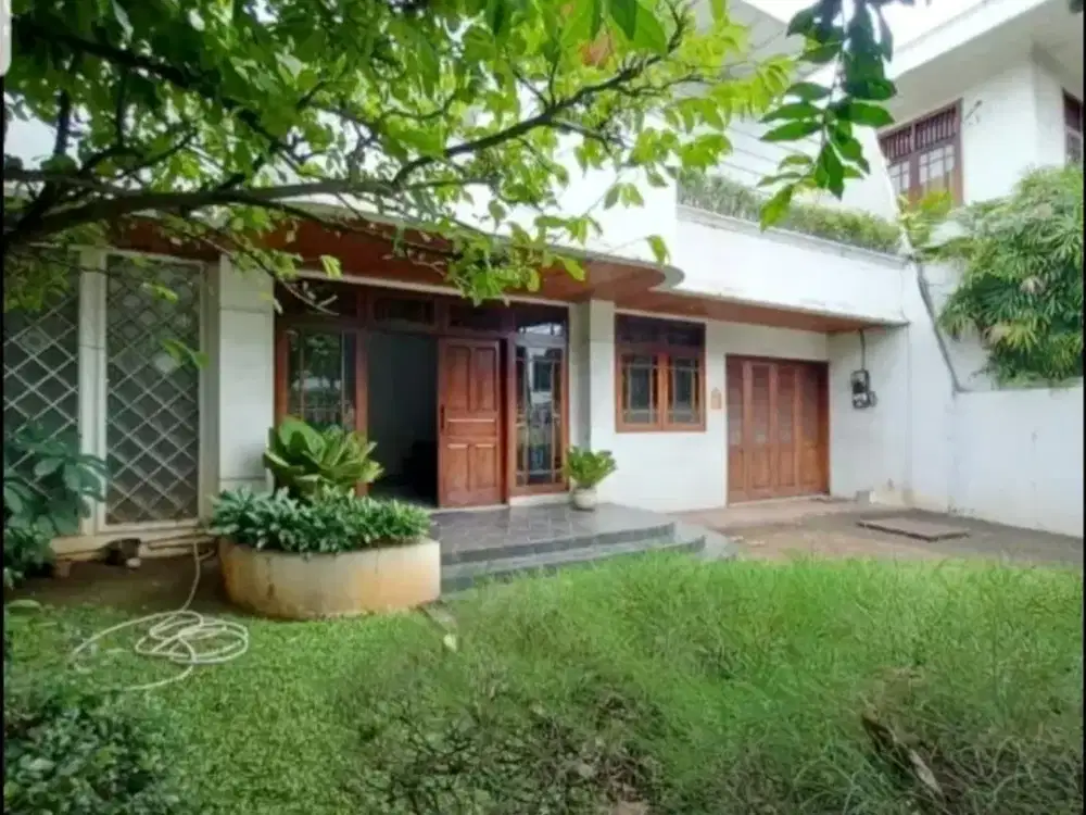 Rumah Menteng Dijual   Jakarta pusat  Jarang Ada, 2 lantai siap huni. Jalan Lebar, Area Tenang