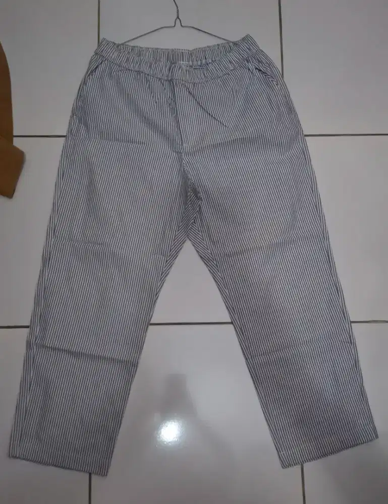 Celana merk Uni*lo