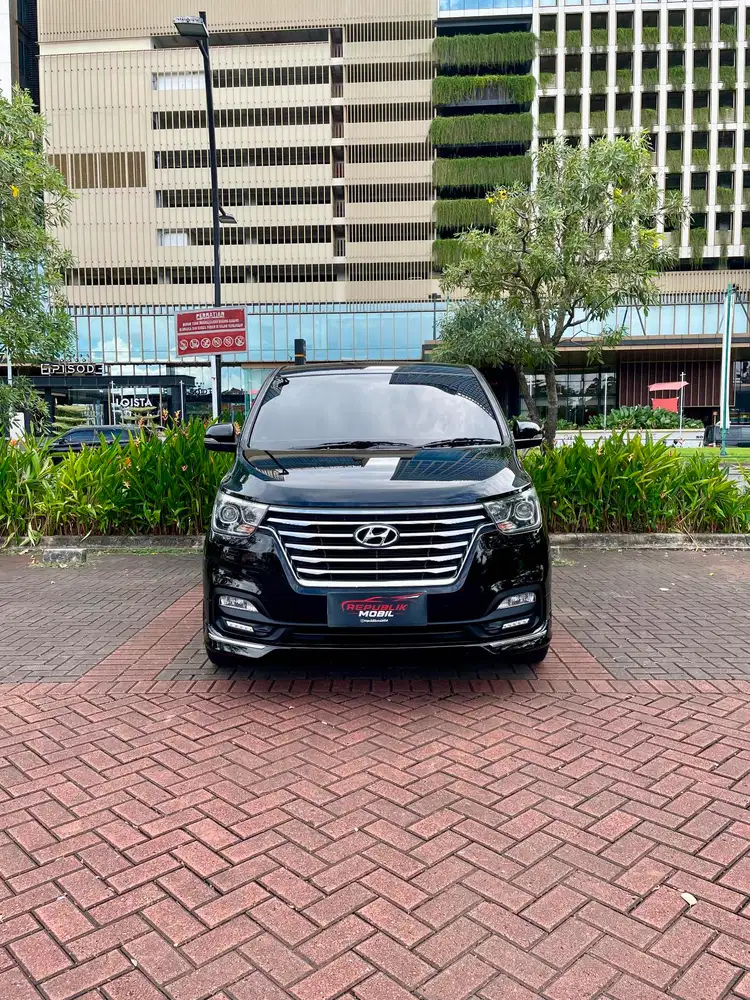 Hyundai H-1 Royale 2.5 CRDi AT (Diesel) 
NIK 2020