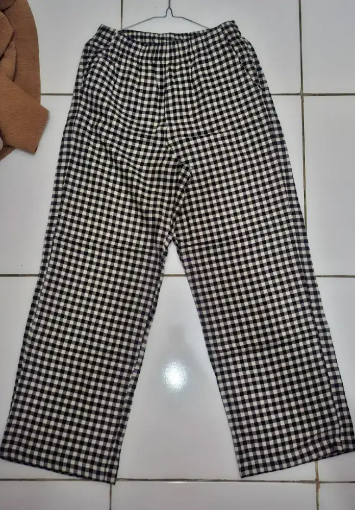 Celana Flannel merk Uni*lo