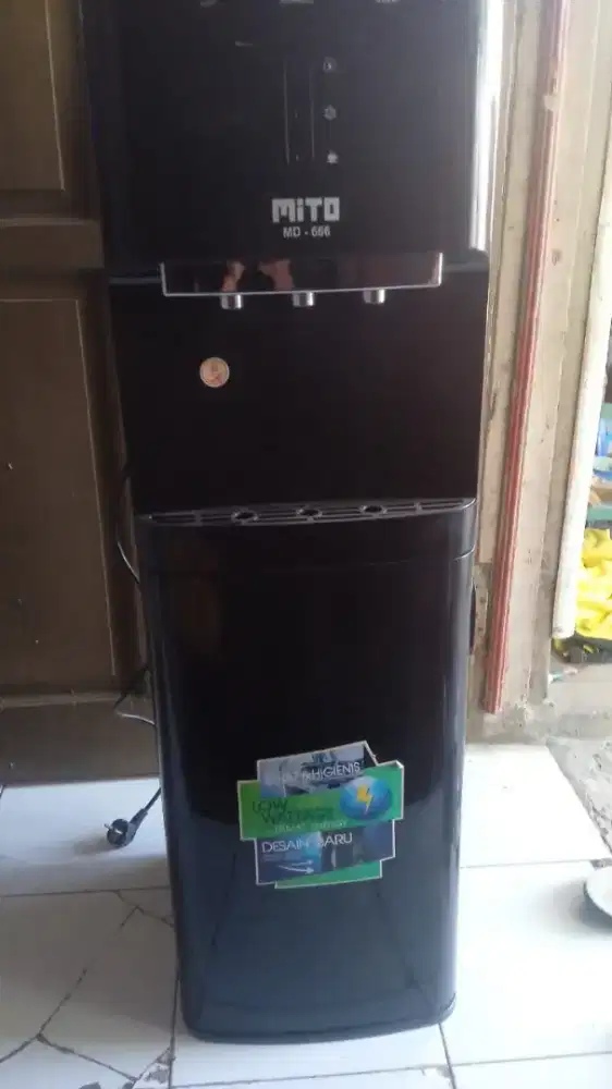 Dispenser galon bawah