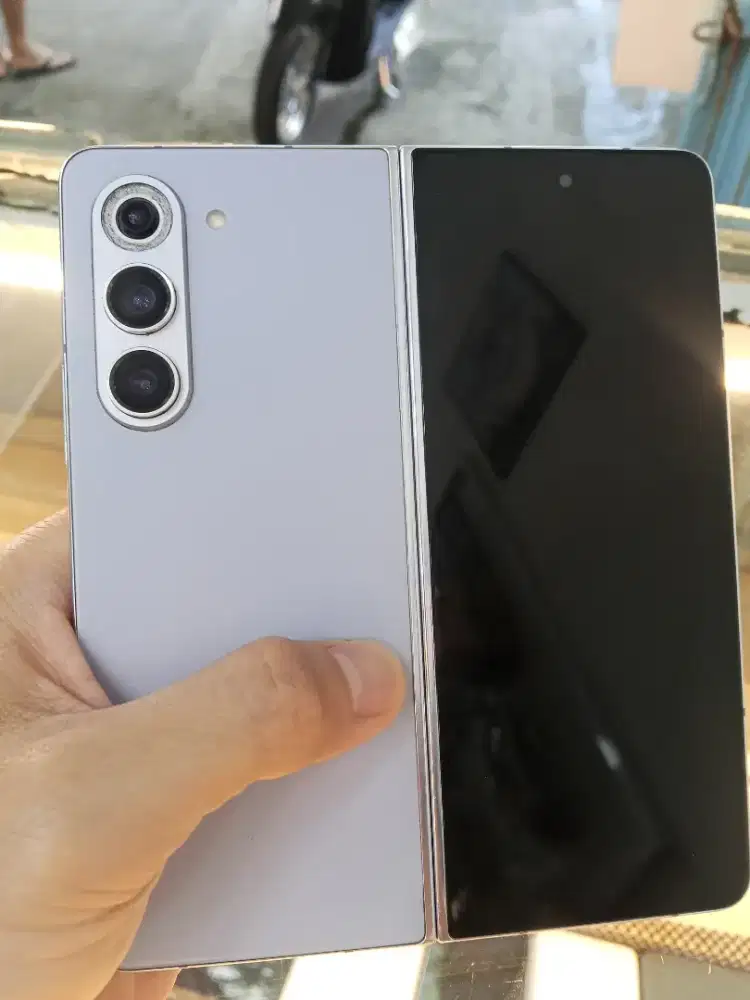 Samsung fold 5 minus layar dlm off depan garis