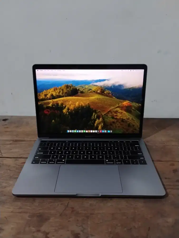 Macbook Pro 13 Inch 2018 i7 16gb/512gb Touchbar