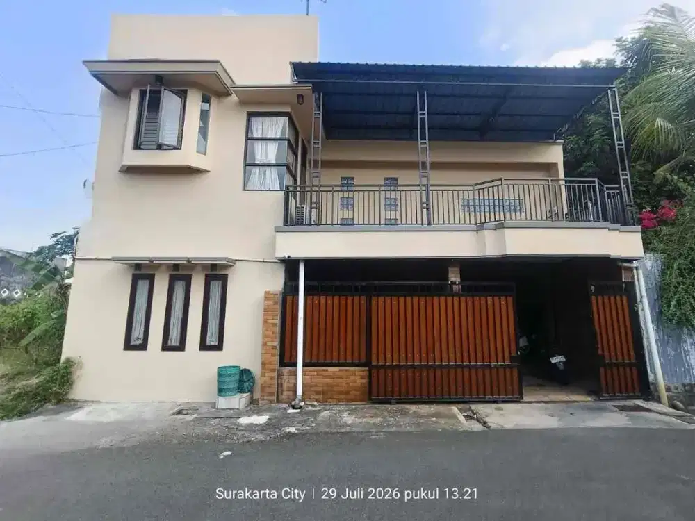 Rumah 2 Lantai  Furnish Bagus Terawat Dekat SMP 18 Dan Rs dr Oen