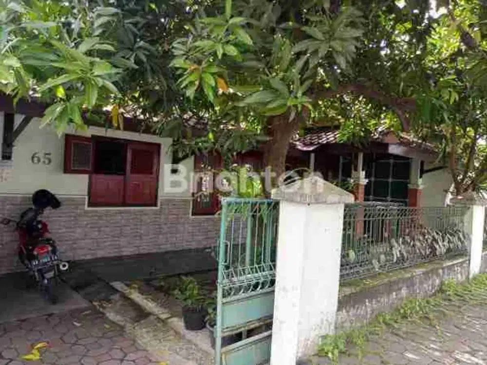 Strategis mangku jalan raya cocok untuk kost atau homestay