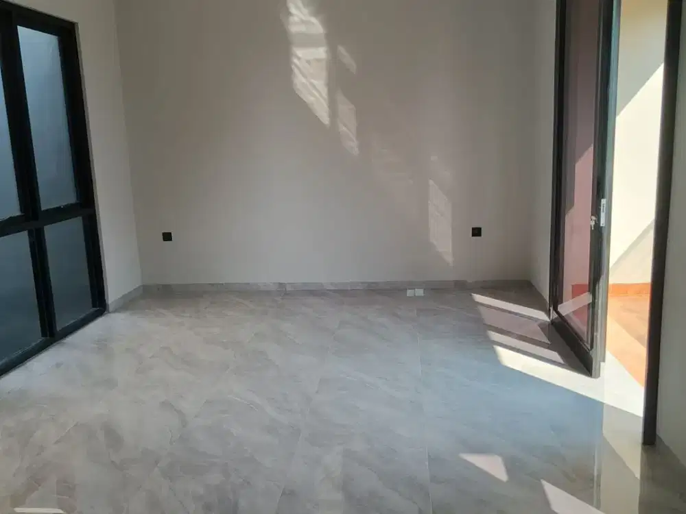 North Vicrtoria Dekat Pergudangan Margomulyo 2 Lantai Row Jalan 3 Mbl
