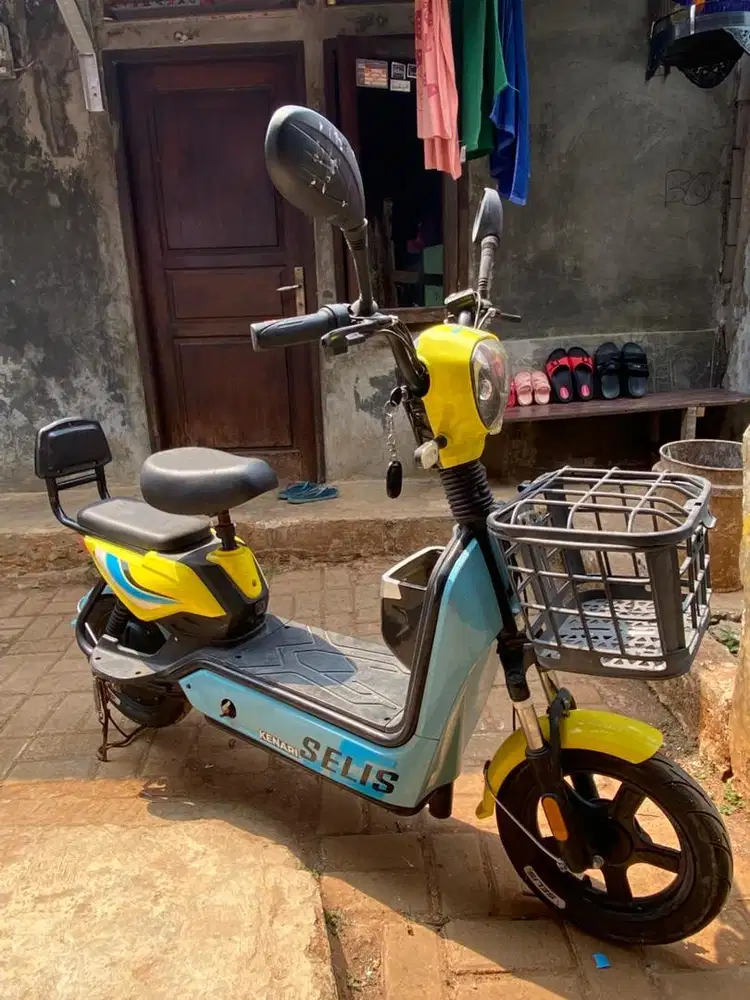 Sepeda listrik selis