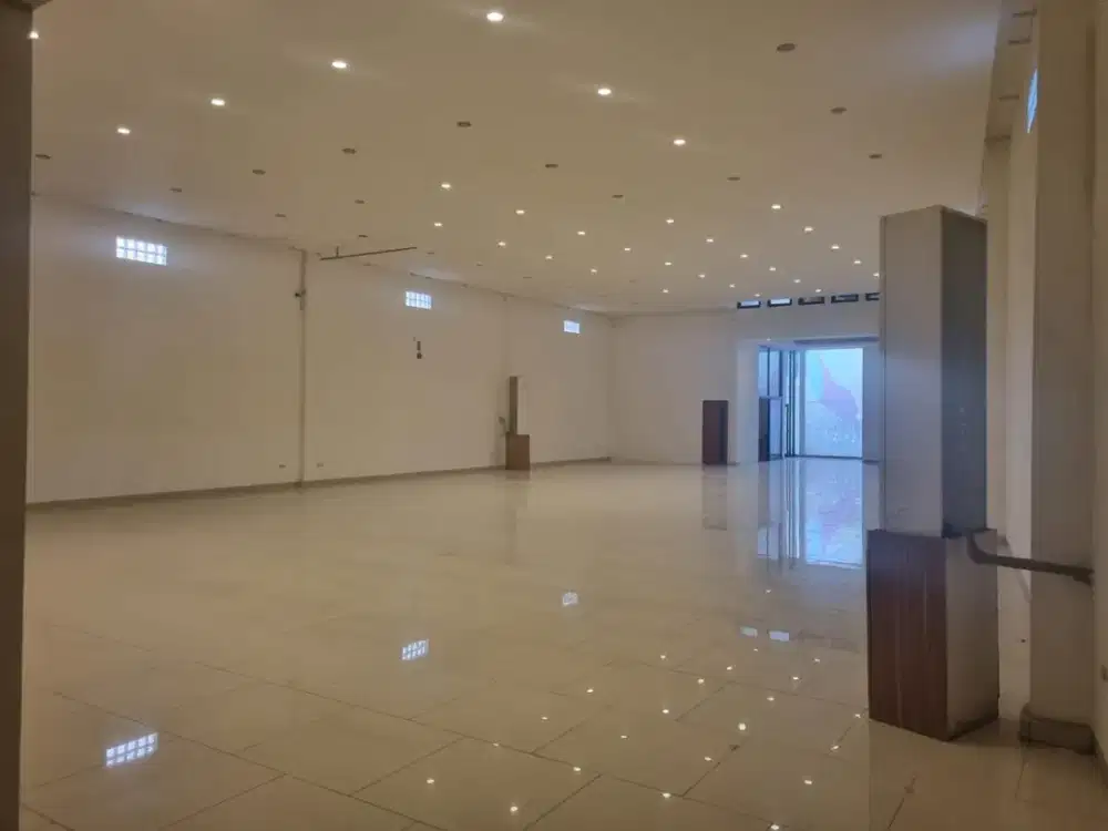 Gedung Strategis Buat Usaha di Jalan BKR Bandung