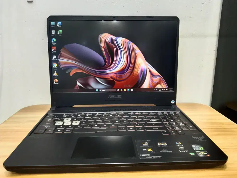 Asus Tuf FX505
Ryzen 5 3550H/16GB/512GB
Radeon Vega 8 2GB
GTX 1050 3GB