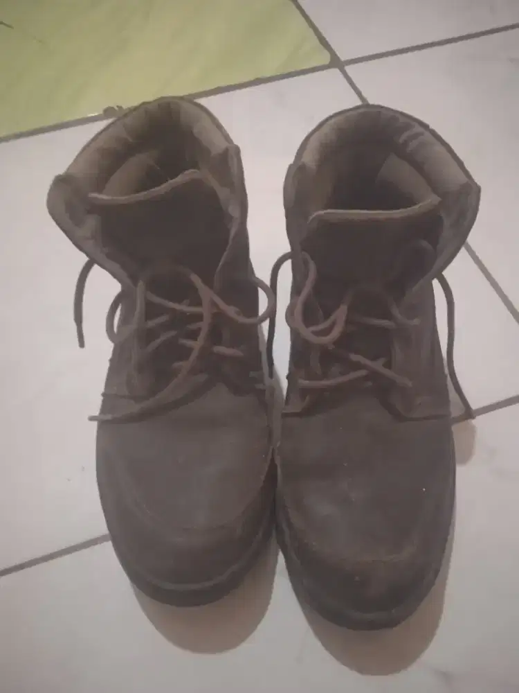 Sepatu kulit asli impor