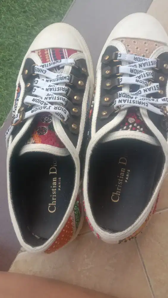 Sepatu Christian dior