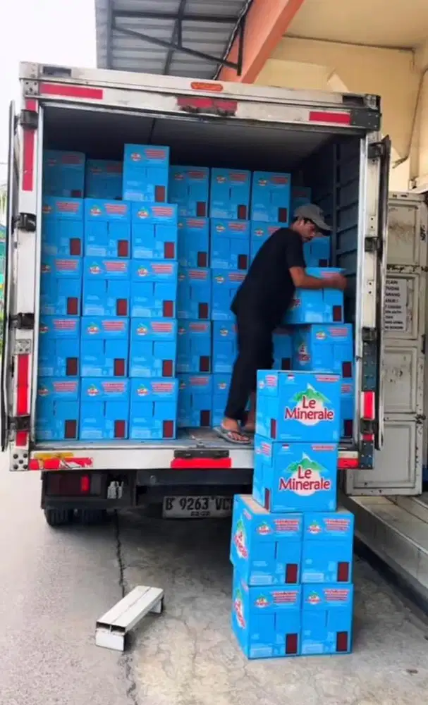 Lowongan Driver atau Helper Bongkar Muat Barang Air Mineral Kemasan