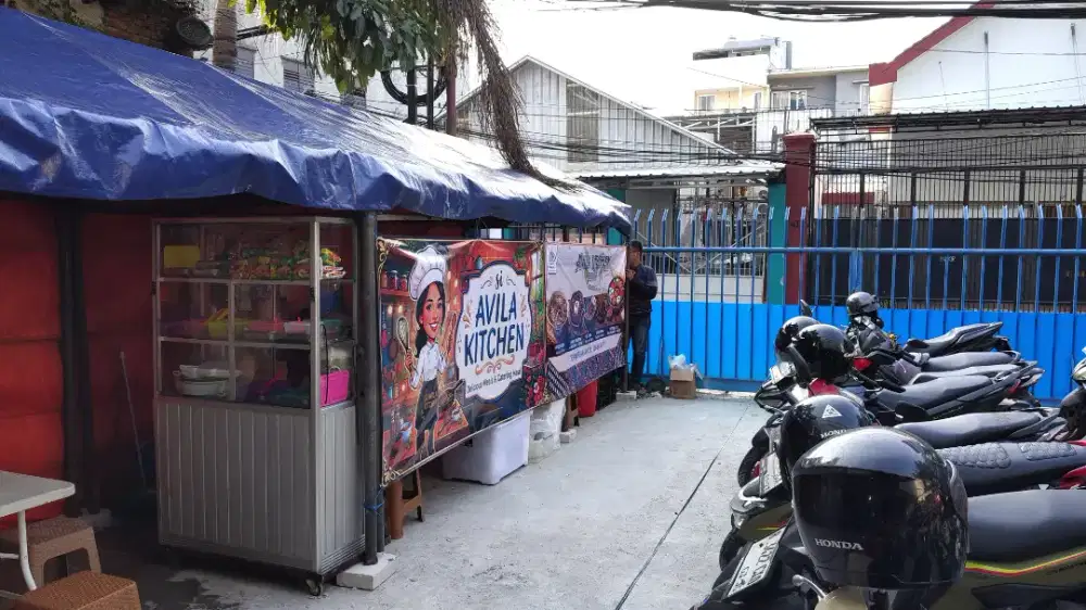 Pelayan kantin kantor