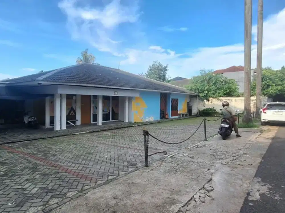 Disewakan Rumah Kantor di Kemang Timur Jakarta Selatan | LT 1.128 m² | Halaman Luas | Parkir 10 Mobil | Kolam Renang