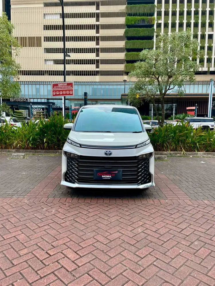 Toyota Voxy 2.0 CVT 2022 LOW ODO !!
