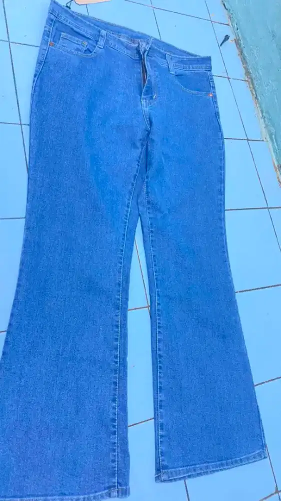 Celana cutbray Levis biru