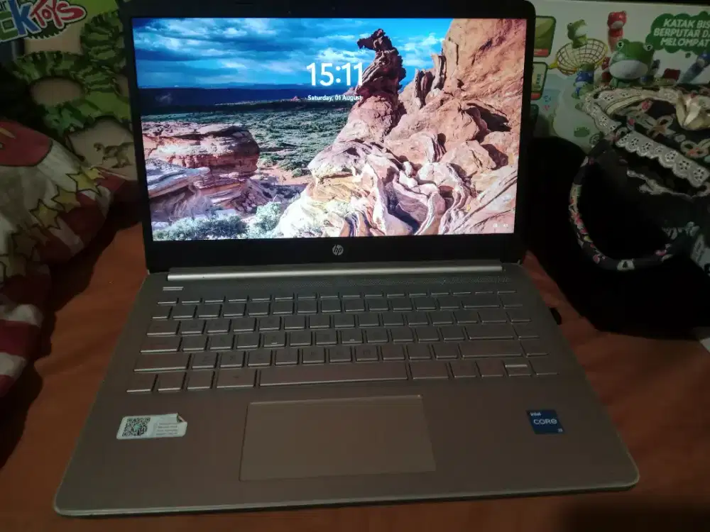 Dijual laptop HP 14s kondisi sangat baik, siap pakai tanpa kendala.